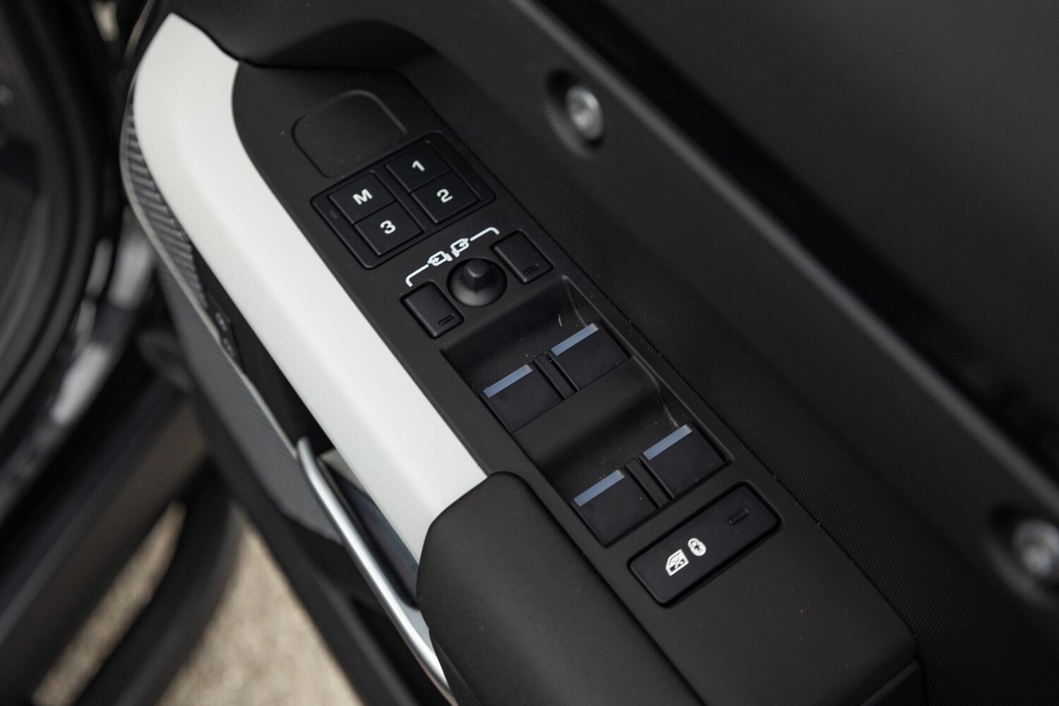 Used Land Rover Defender 2023 for sale - 77784115: Photo 14