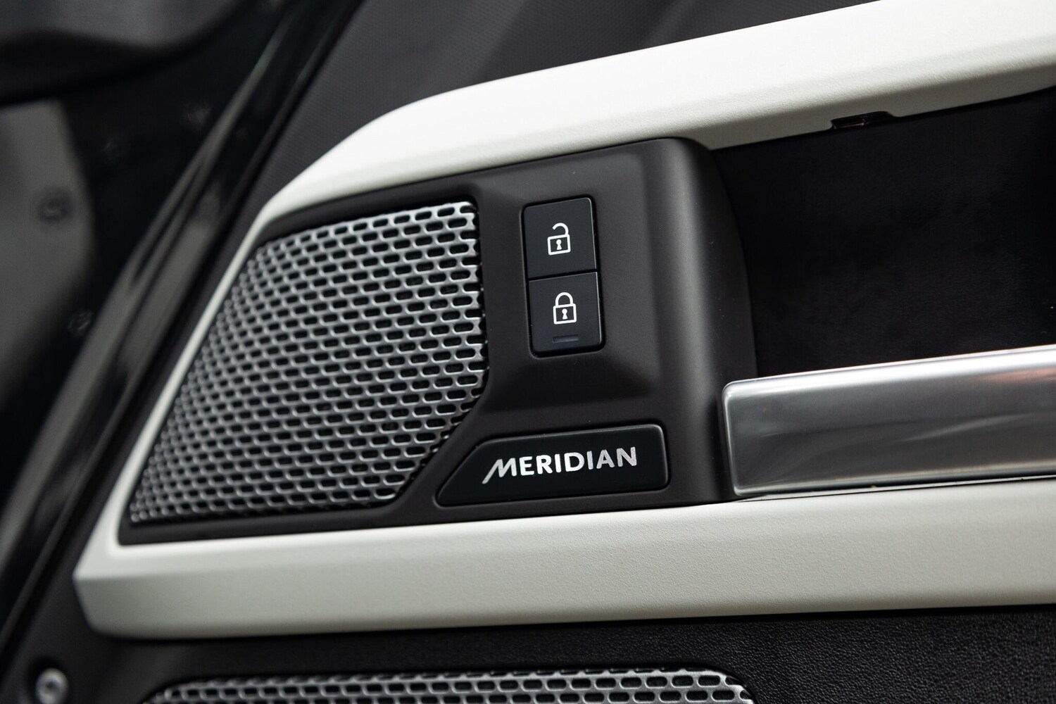 Used Land Rover Defender 2023 for sale - 77784115: Photo 16