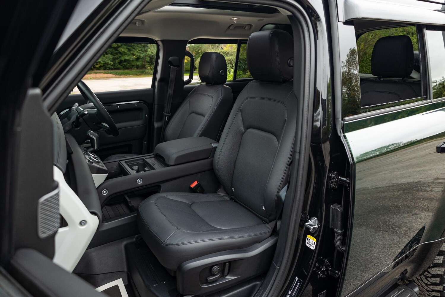 Used Land Rover Defender 2023 for sale - 77784115: Photo 31