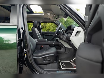 Used Land Rover Defender 2023 for sale - 77784115: Photo