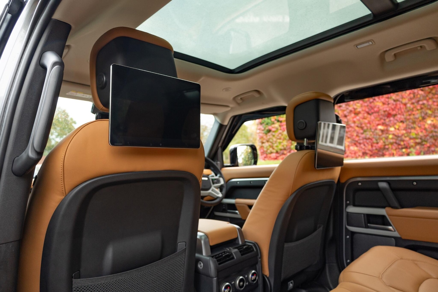 Used Land Rover Defender 110 for sale - 76825179: Photo 3