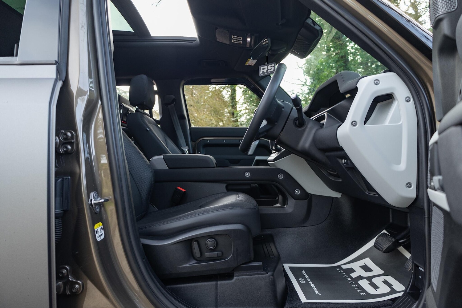 Used Land Rover Defender 110 2023 for sale - 77454701: Photo 4