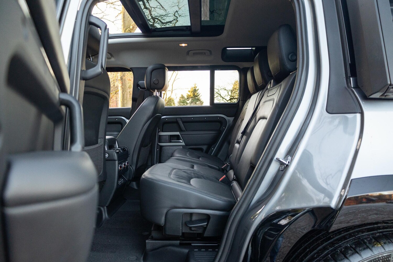 Used Land Rover Defender 110 for sale - 77081543: Photo 11