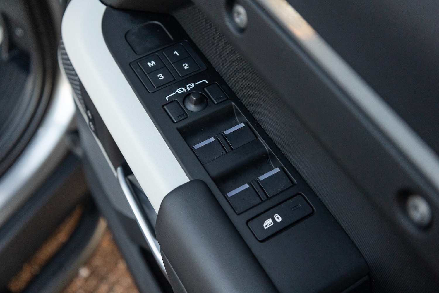 Used Land Rover Defender 110 for sale - 77081543: Photo 15