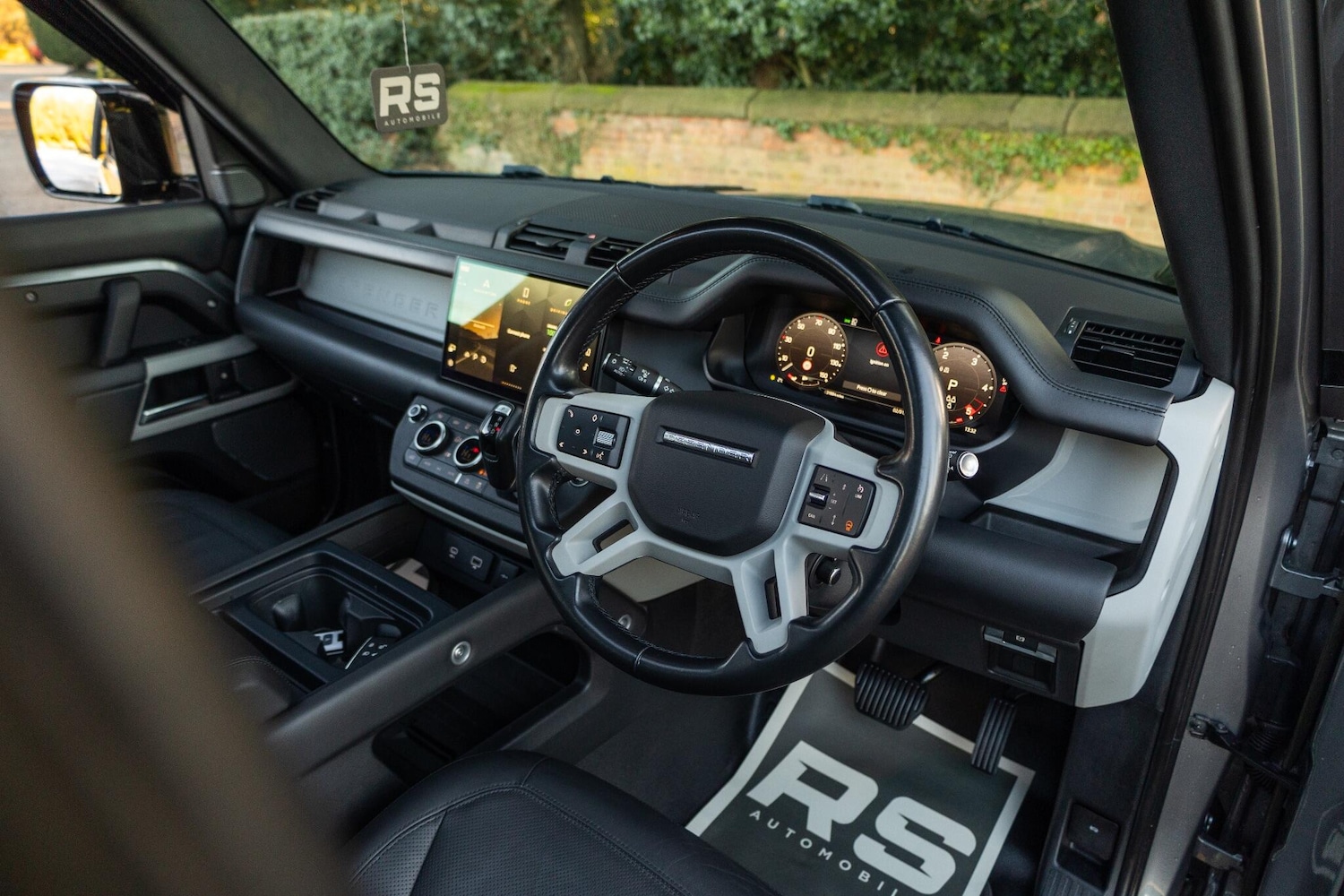 Used Land Rover Defender 110 for sale - 77081543: Photo 2