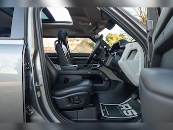 Used Land Rover Defender 110 2023 for sale - 77081543: Photo