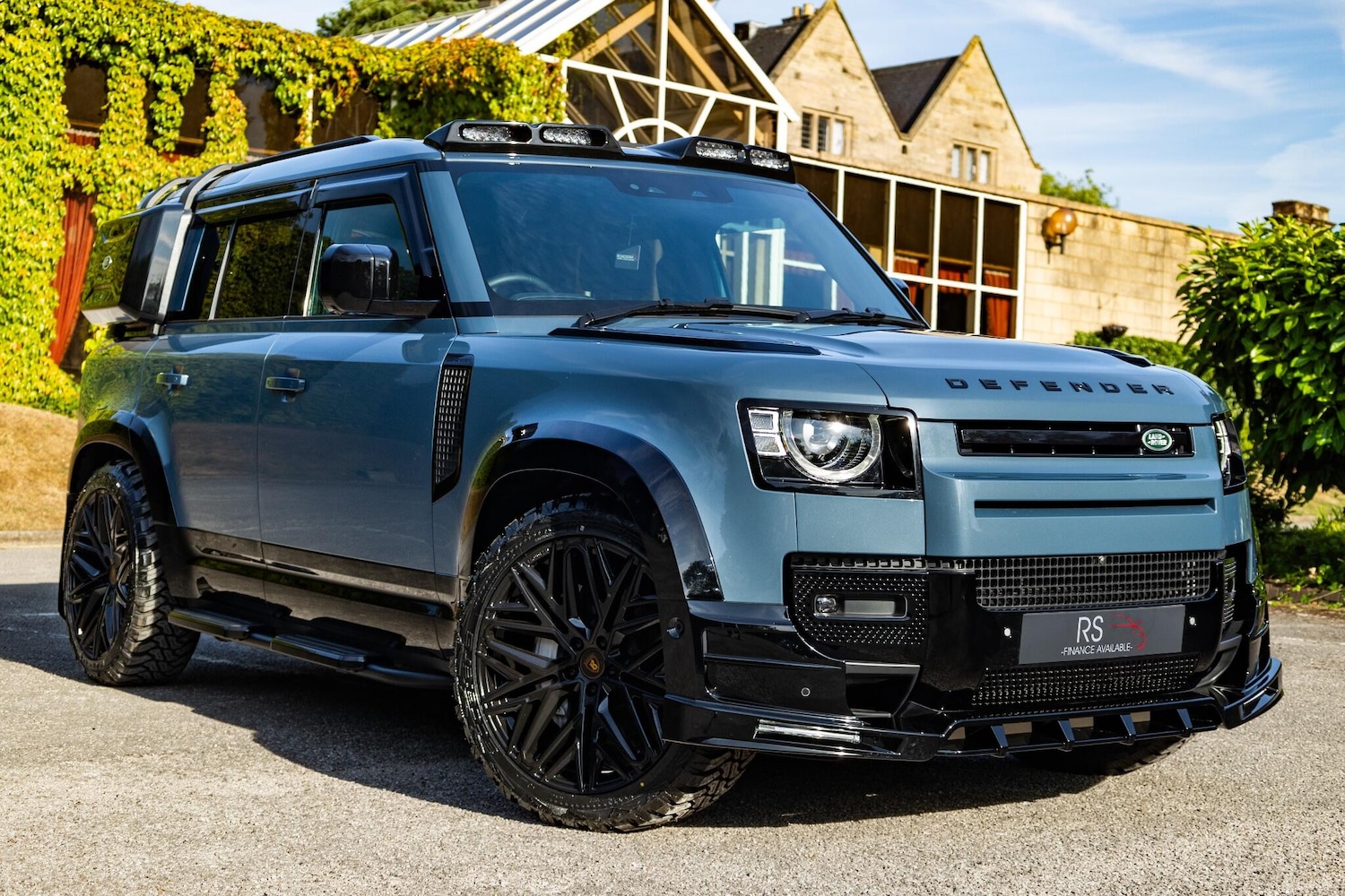 Used Land Rover Defender 2024 for sale - 76925997: Photo 1