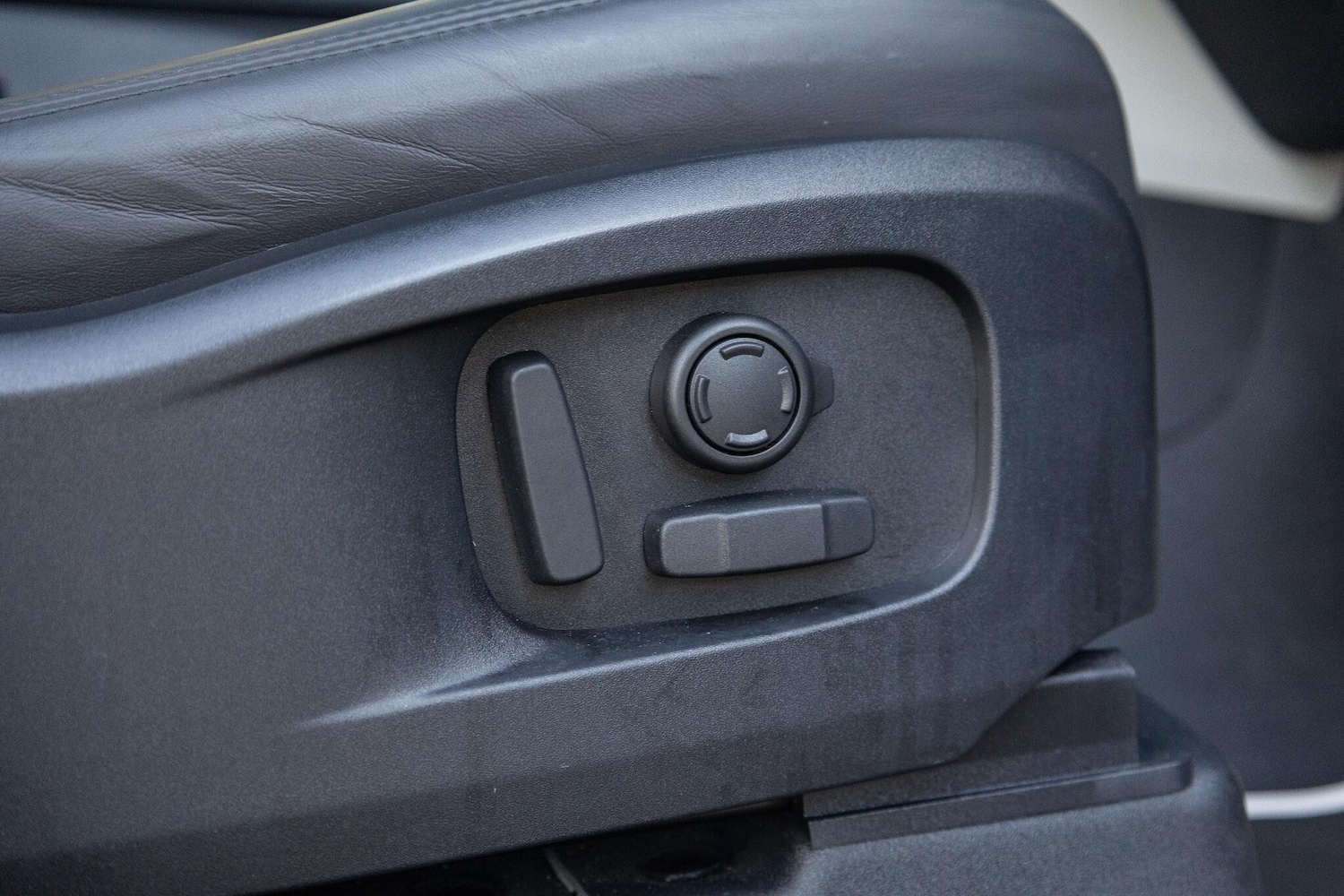 Used Land Rover Defender 2024 for sale - 76925997: Photo 11