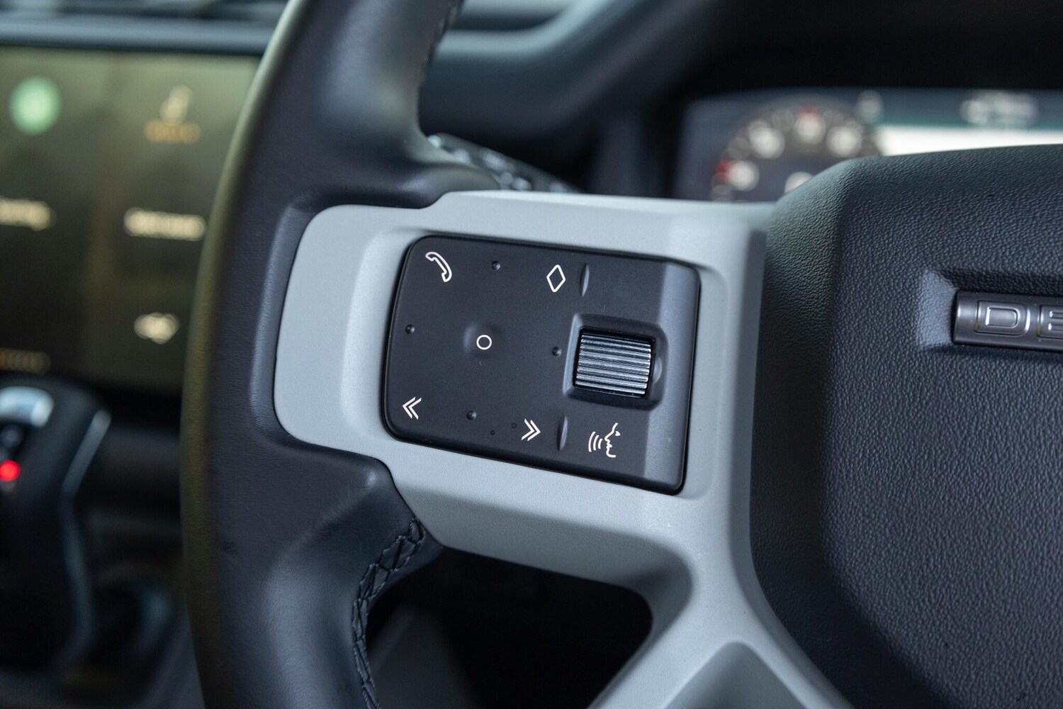 Used Land Rover Defender 2024 for sale - 76925997: Photo 16