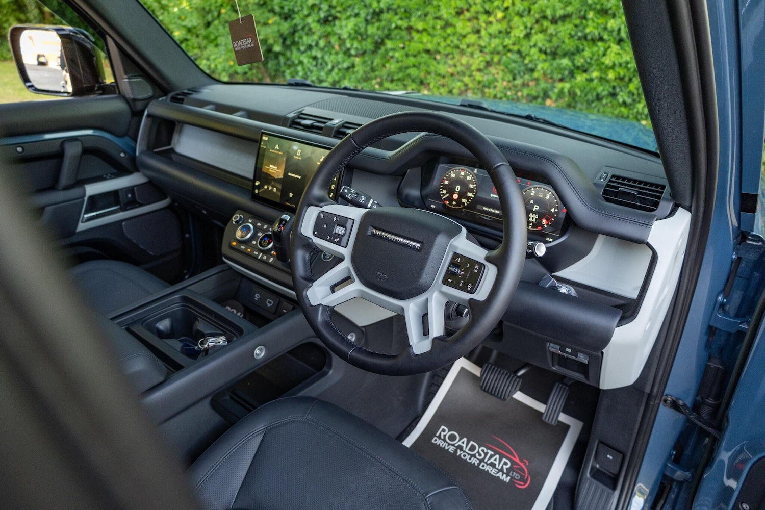 Used Land Rover Defender 2024 for sale - 76925997: Photo 2