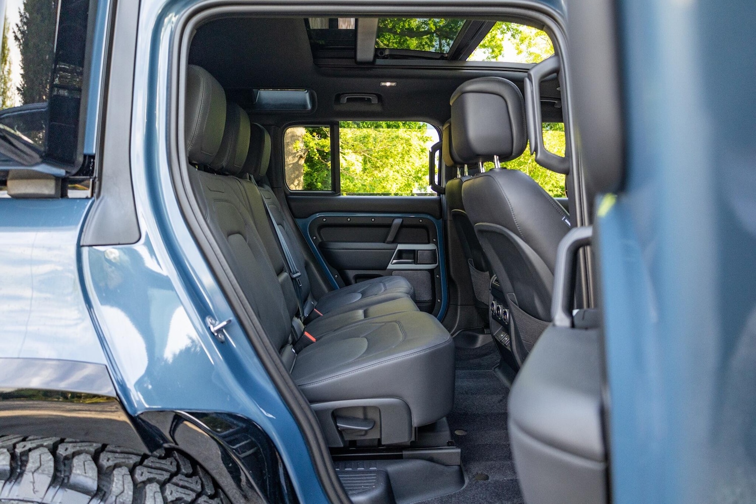 Used Land Rover Defender 2024 for sale - 76925997: Photo 3