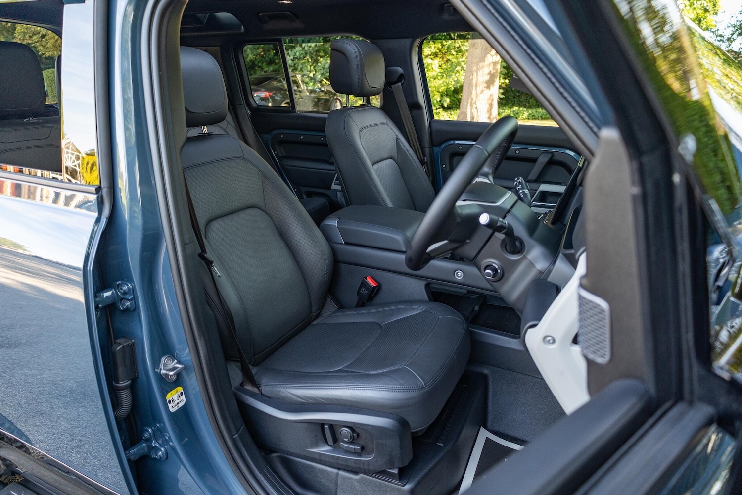 Used Land Rover Defender 2024 for sale - 76925997: Photo 4