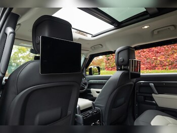 Used Land Rover Defender 110 2024 for sale - 76188983: Photo