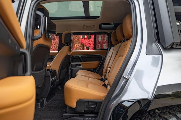 Used Land Rover Defender 2024 for sale - 76327081: Photo 18