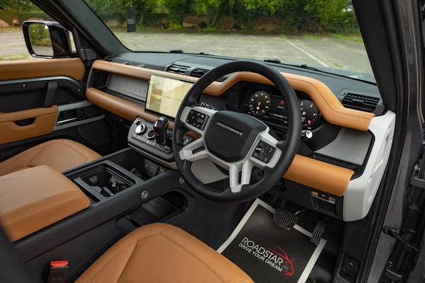 Used Land Rover Defender 2024 for sale - 76327081: Photo 2