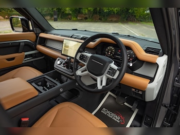 Used Land Rover Defender 110 2024 for sale - 76327081: Photo