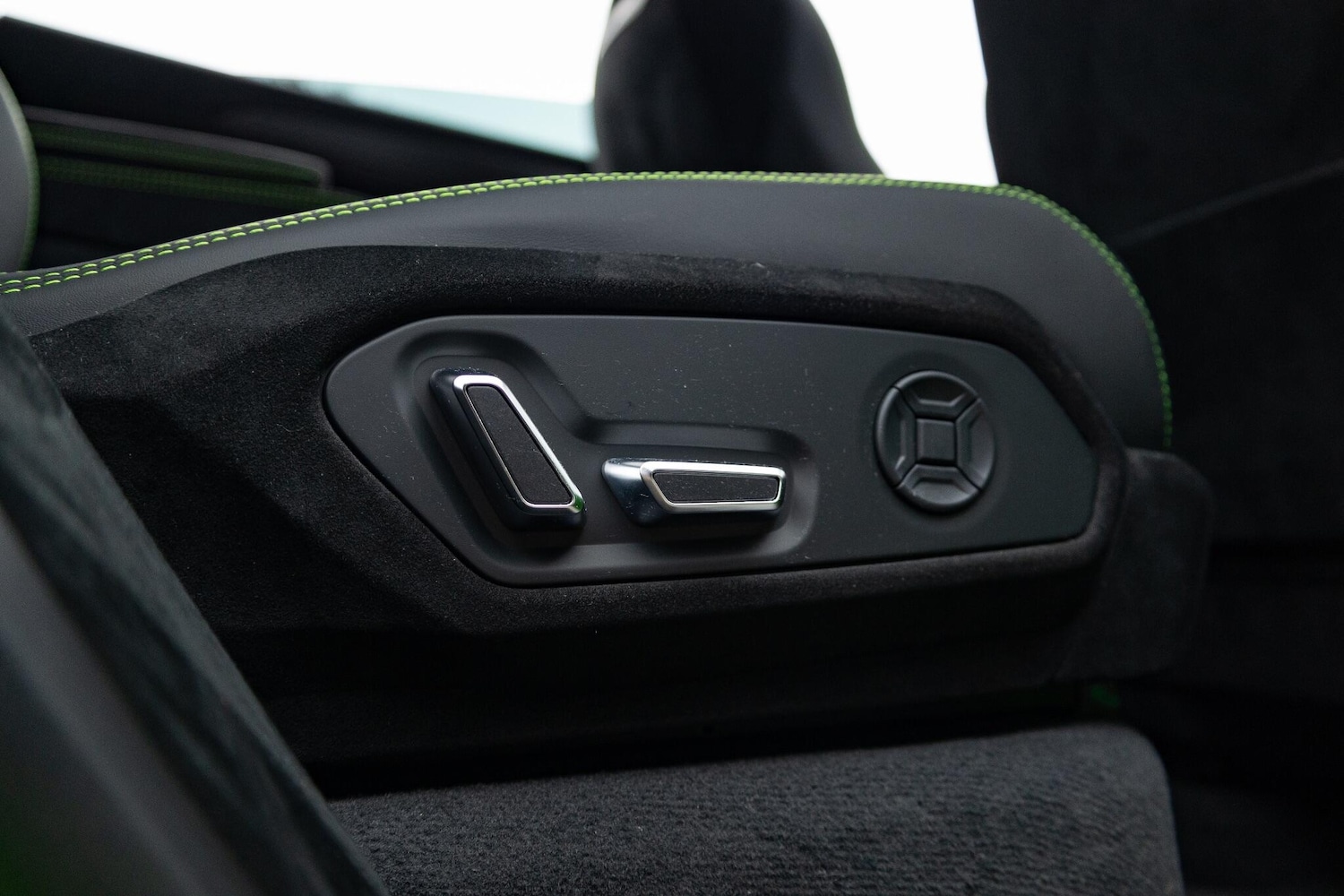 Used Lamborghini Urus 2025 for sale - 77254916: Photo 25