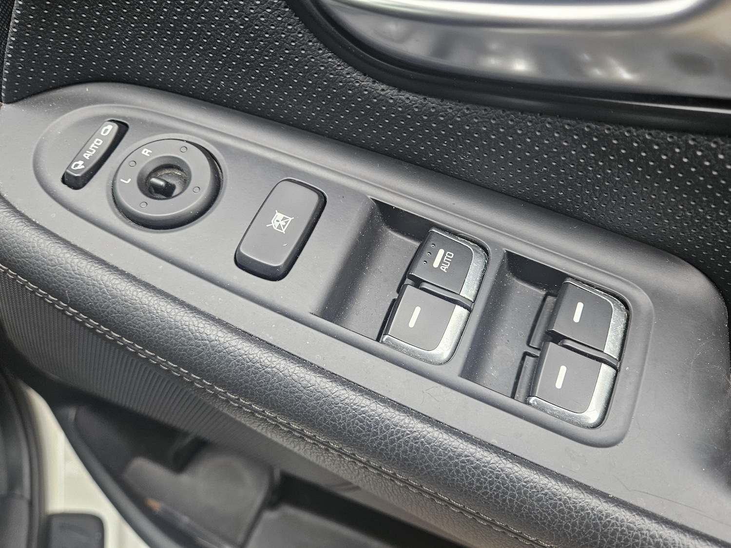 Used Kia Carens 2015 for sale - 77974183: Photo 32