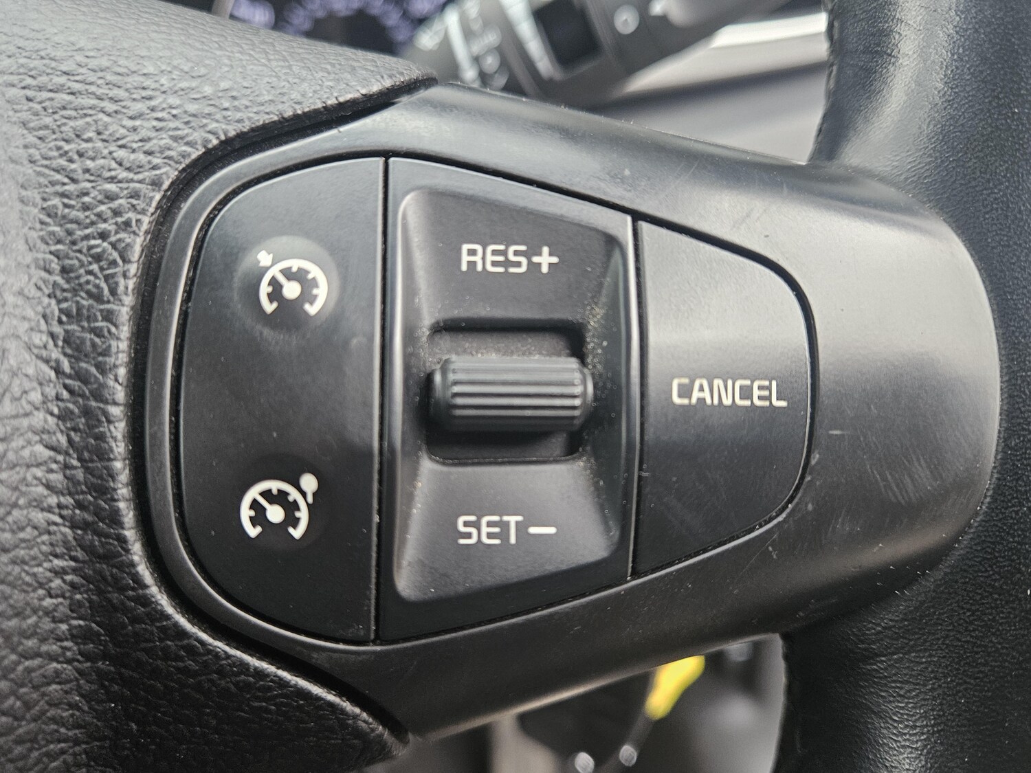 Used Kia Carens 2015 for sale - 77974183: Photo 37