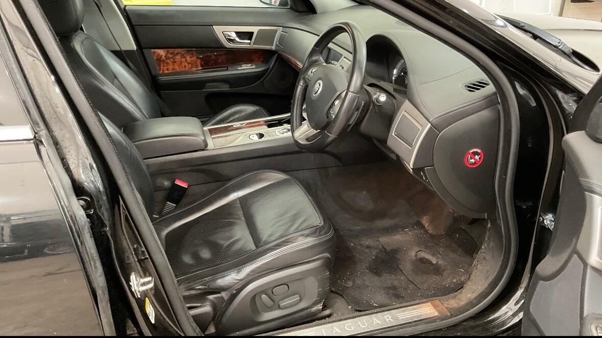 Used Jaguar XF 2010 for sale - 77157604: Photo 9