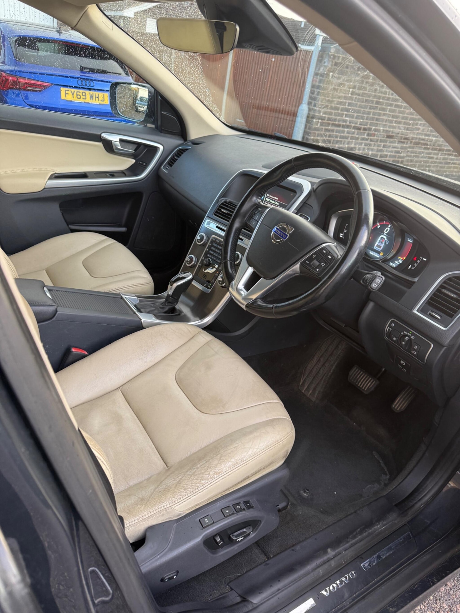 Used Volvo XC60 for sale - 77157629: Photo 3