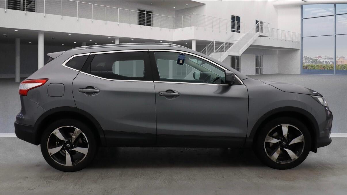 Used Nissan Qashqai 2015 for sale - 77157613: Photo 3