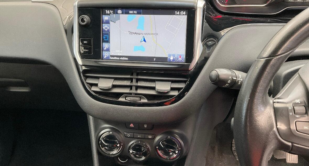 Used Peugeot 208 2015 for sale - 77157636: Photo 10