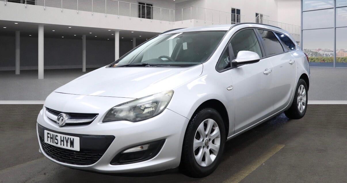 Used Vauxhall Astra 2015 for sale - 77237873: Photo 2