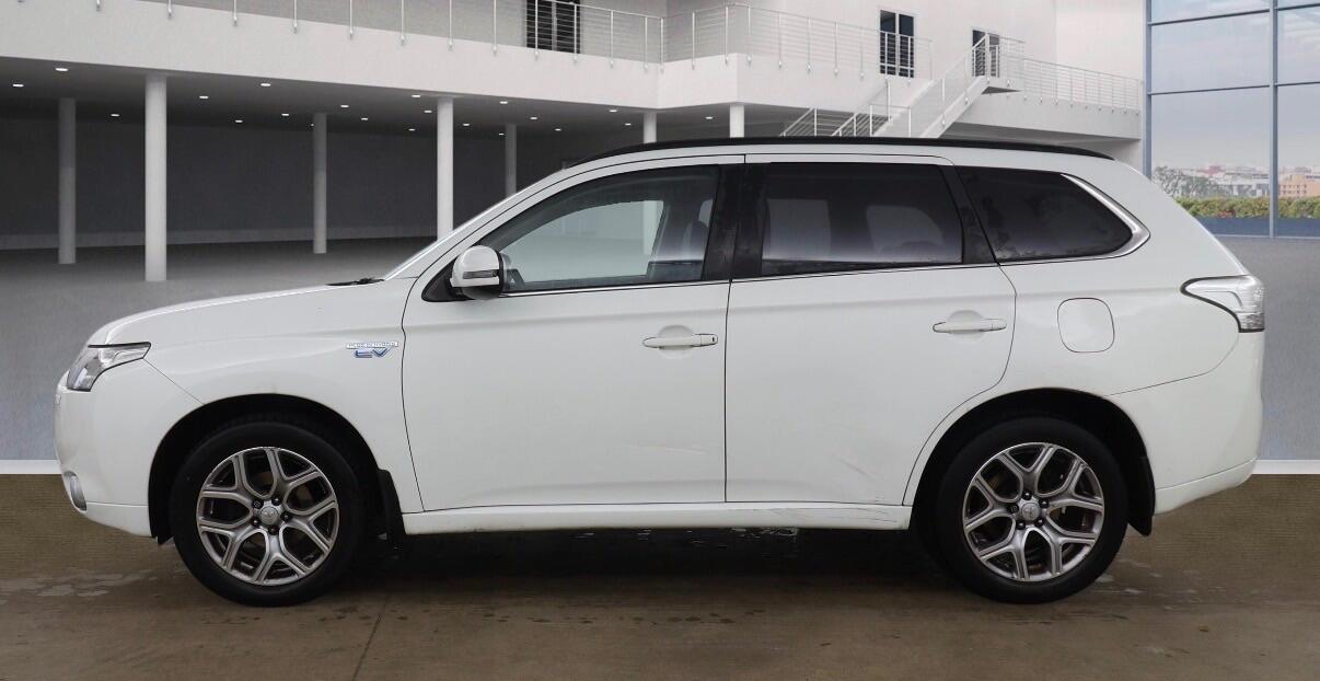 Used Mitsubishi Outlander 2015 for sale - 77237676: Photo 3