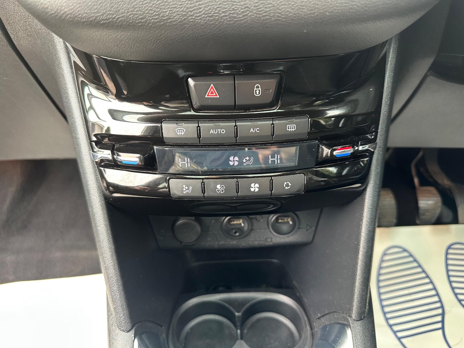 Used Peugeot 208 2013 for sale - 77157631: Photo 18