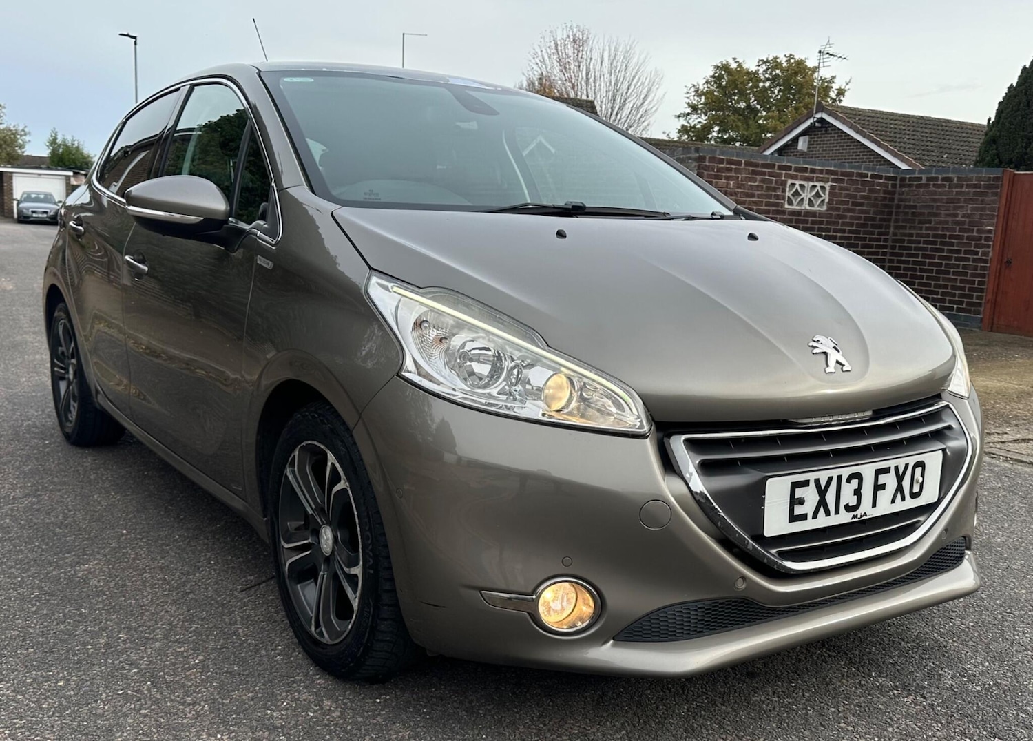 Used Peugeot 208 2013 for sale - 77157631: Photo 2