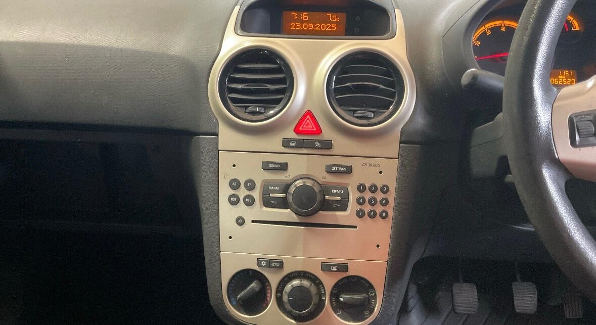 Used Vauxhall Corsa 2010 for sale - 77157635: Photo 11