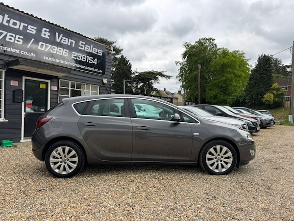 Used Vauxhall Astra 2011 for sale - 74356726: Photo 2