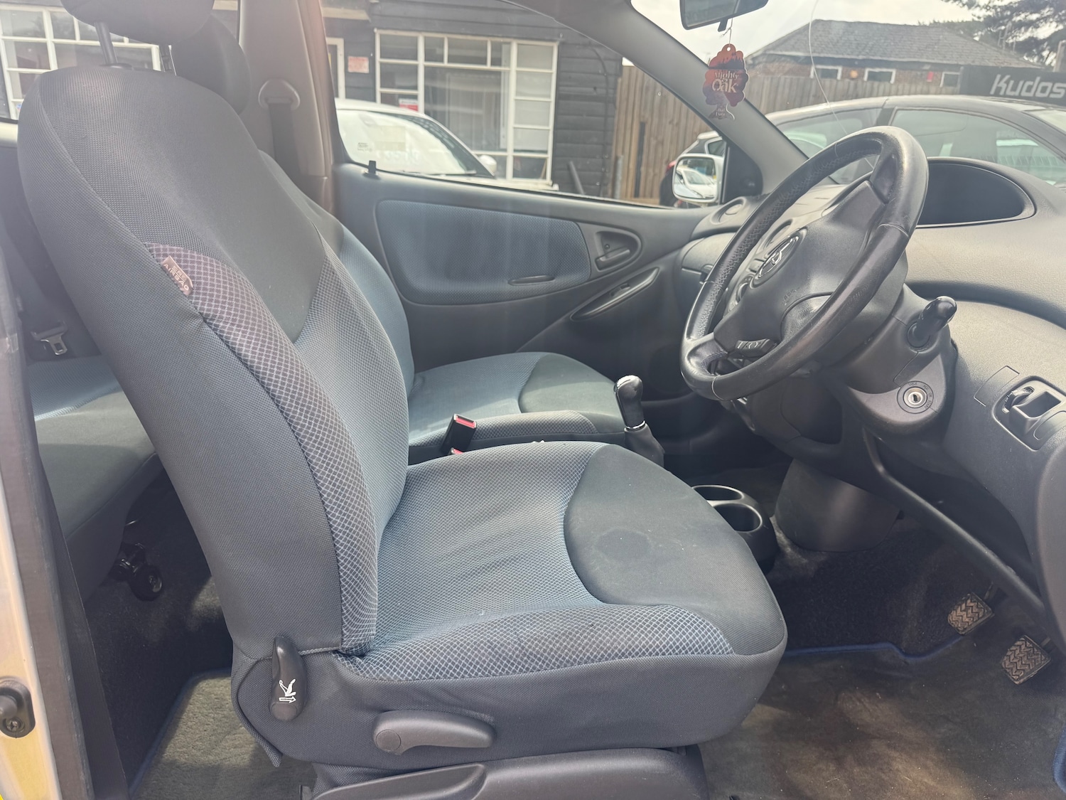 Used Toyota Yaris 2005 for sale - 76352966: Photo 12
