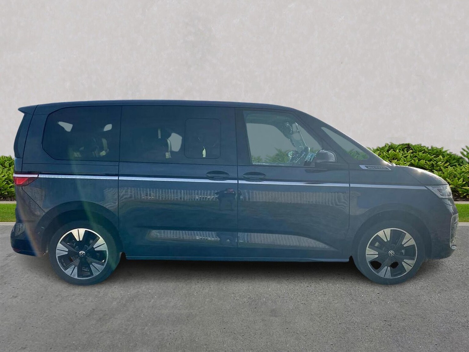 Used Volkswagen Multivan 2025 for sale - 76655920: Photo 3