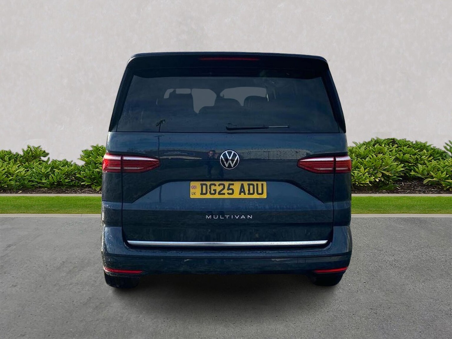 Used Volkswagen Multivan 2025 for sale - 76655920: Photo 4