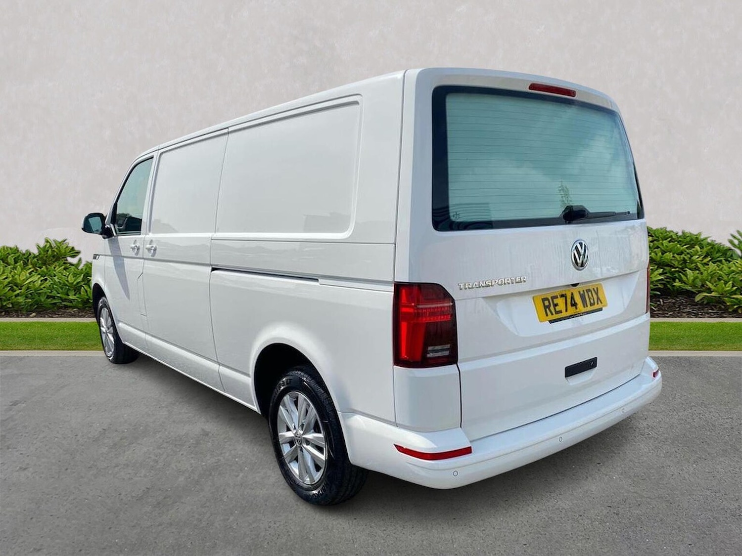 Used Volkswagen Transporter 2024 for sale - 76231770: Photo 2