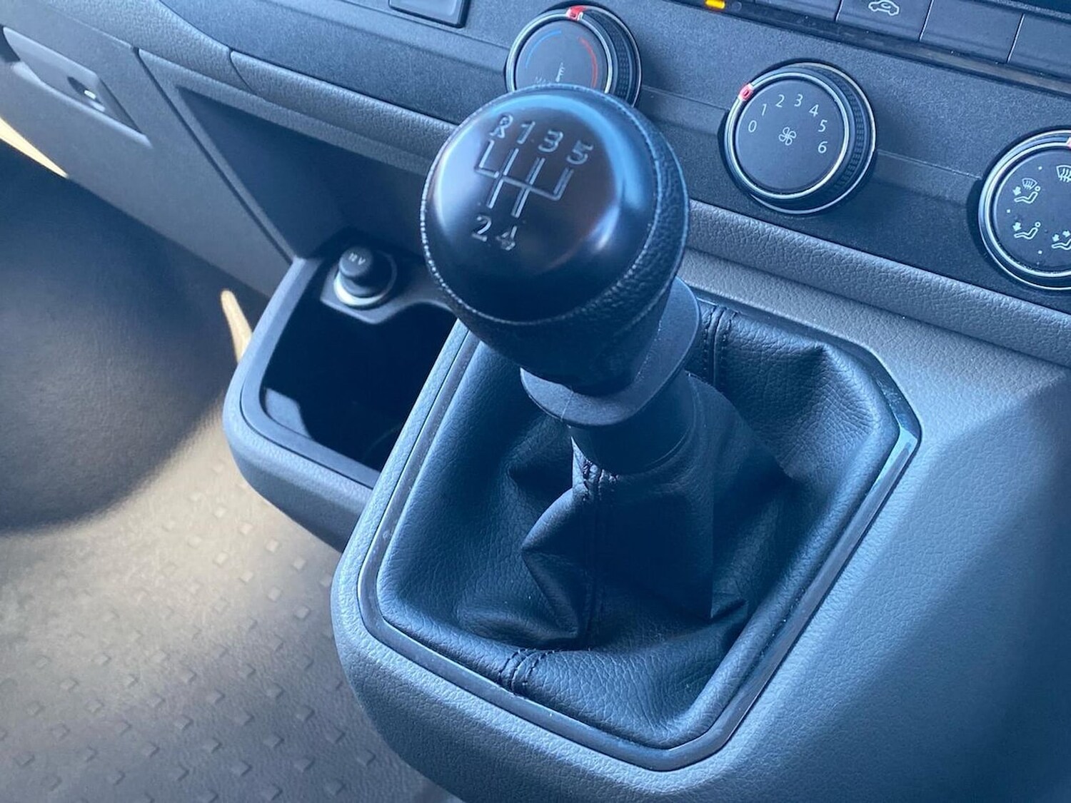 Used Volkswagen Transporter 2024 for sale - 78194716: Photo 16