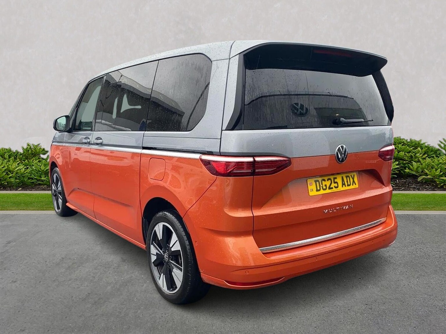 Used Volkswagen Multivan 2025 for sale - 77802147: Photo 2