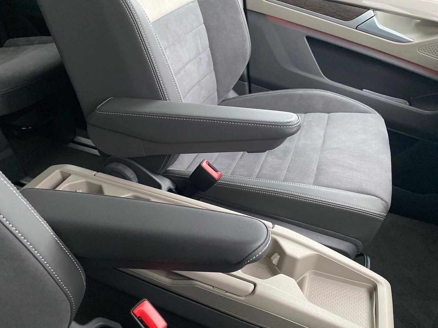 Used Volkswagen Multivan 2025 for sale - 77802147: Photo 38