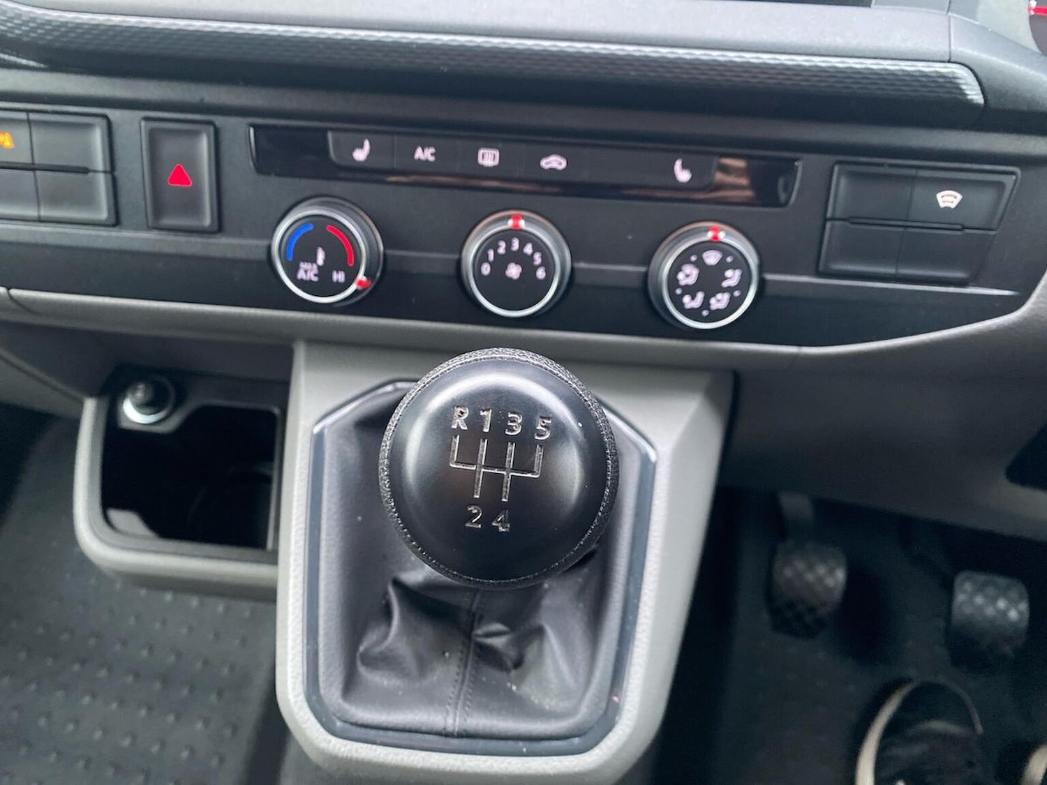 Used Volkswagen Transporter 2024 for sale - 77694436: Photo 13