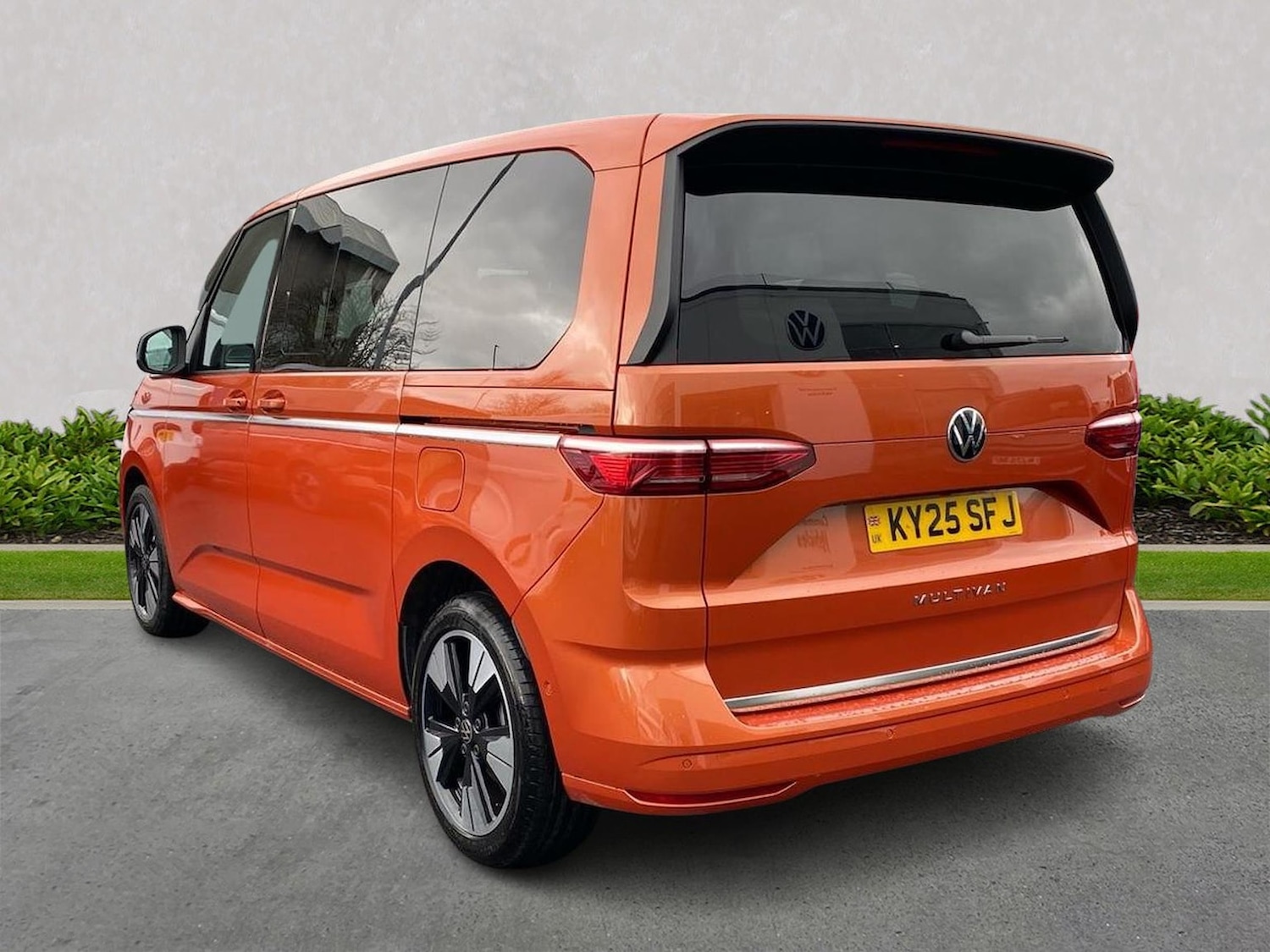 Used Volkswagen Multivan 2025 for sale - 78176539: Photo 2