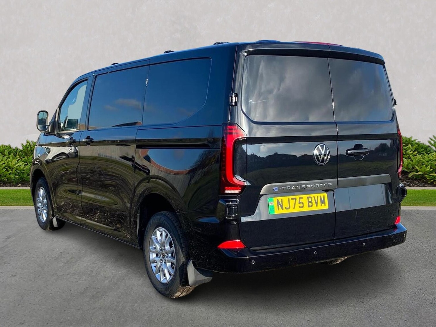 Used Volkswagen Transporter 2025 for sale - 76532486: Photo 2