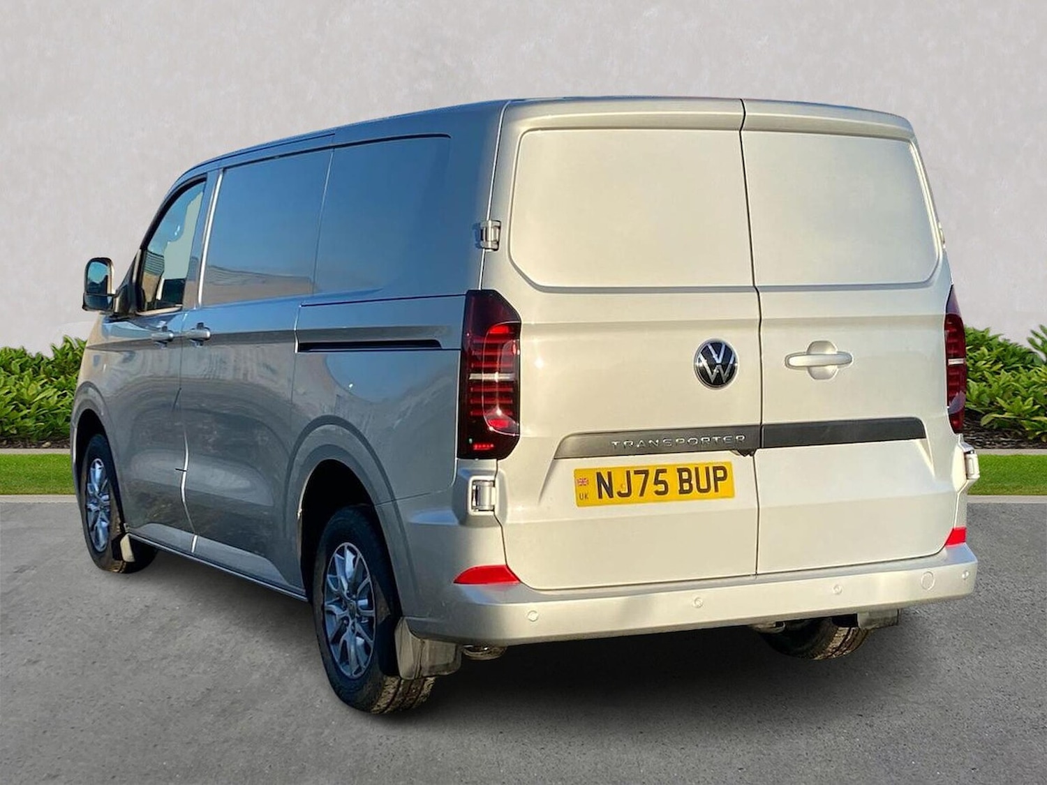 Used Volkswagen Transporter 2025 for sale - 76821704: Photo 2