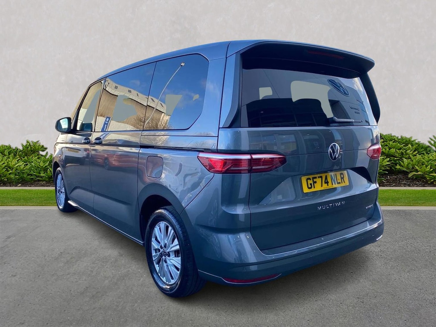 Used Volkswagen Multivan 2024 for sale - 78194711: Photo 2