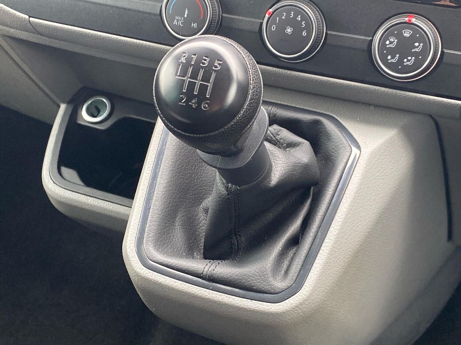 Used Volkswagen Transporter 2024 for sale - 76264412: Photo 13