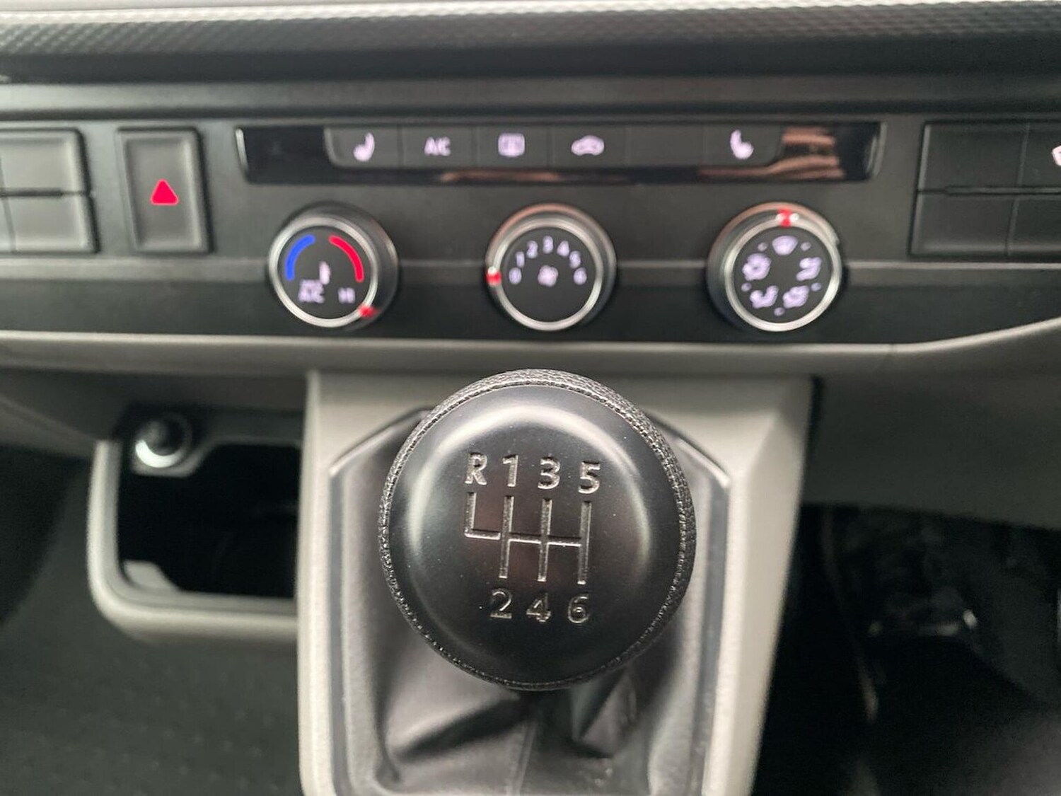 Used Volkswagen Transporter 2024 for sale - 76455333: Photo 17