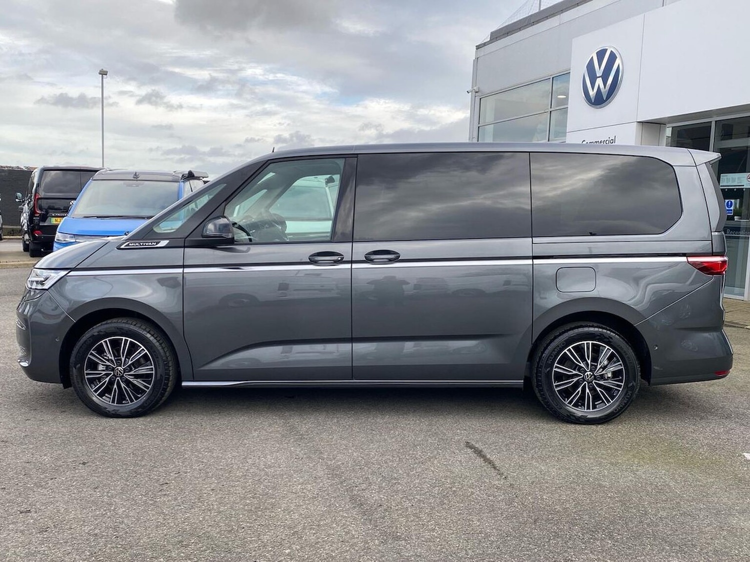 Used Volkswagen Multivan 2025 for sale - 77643841: Photo 6