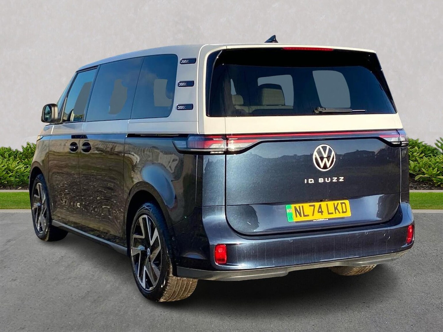 Used Volkswagen ID.Buzz 2024 for sale - 76821655: Photo 2