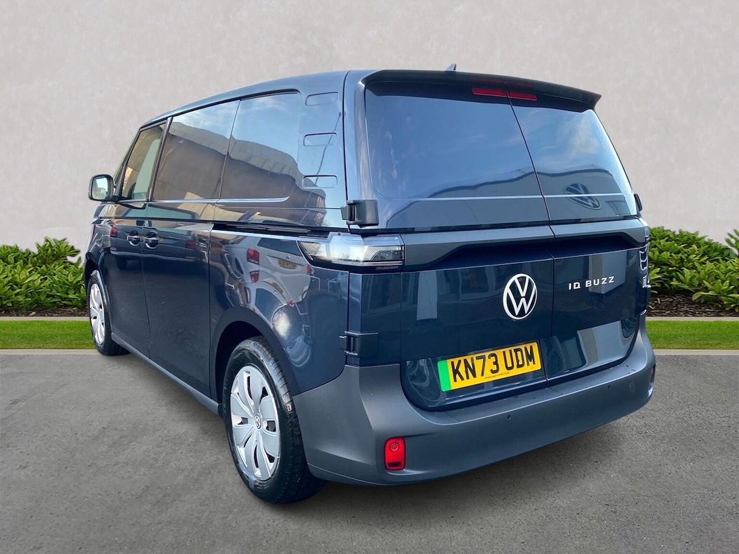 Used Volkswagen ID.Buzz 2023 for sale - 77008236: Photo 2